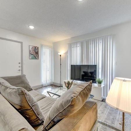 Lux Suite /King Bed /Free Parking/Pool/First Floor Houston Ngoại thất bức ảnh