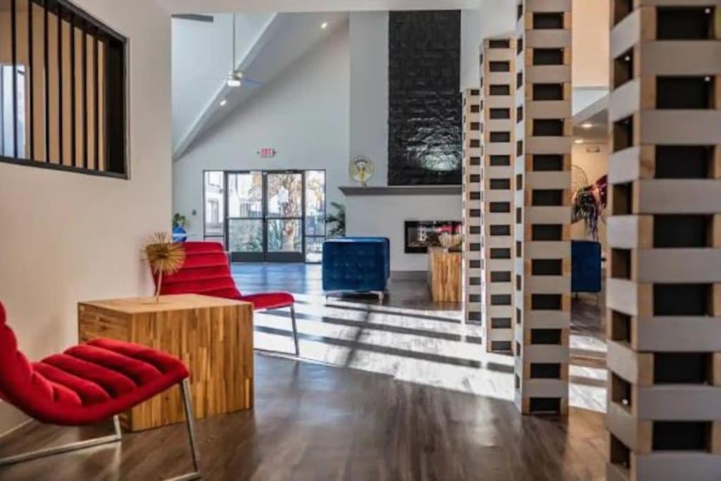 Lux Suite /King Bed /Free Parking/Pool/First Floor Houston Ngoại thất bức ảnh