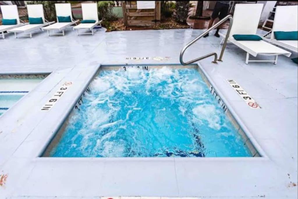 Lux Suite /King Bed /Free Parking/Pool/First Floor Houston Ngoại thất bức ảnh