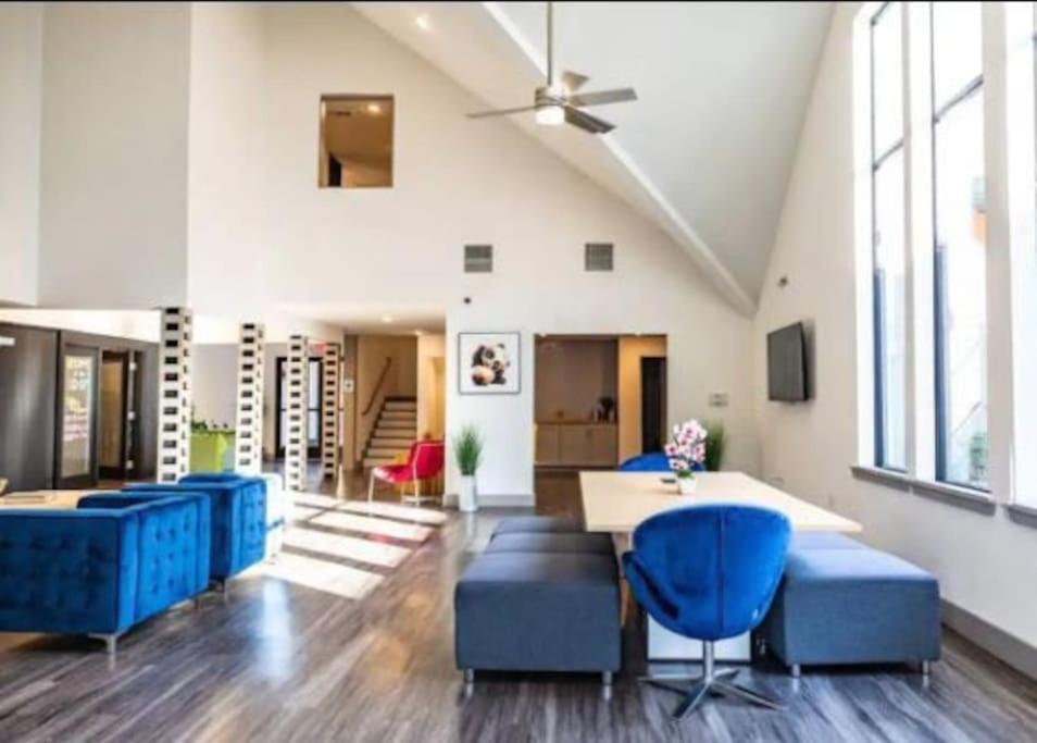Lux Suite /King Bed /Free Parking/Pool/First Floor Houston Ngoại thất bức ảnh