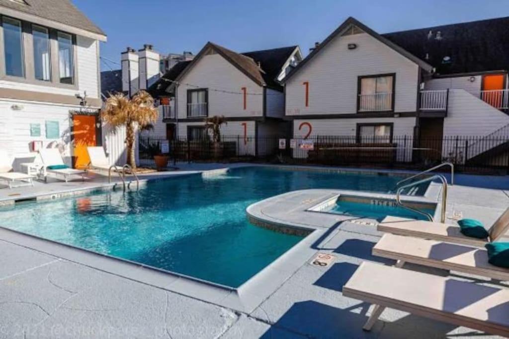 Lux Suite /King Bed /Free Parking/Pool/First Floor Houston Ngoại thất bức ảnh