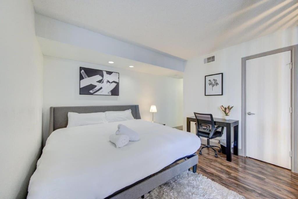 Lux Suite /King Bed /Free Parking/Pool/First Floor Houston Ngoại thất bức ảnh