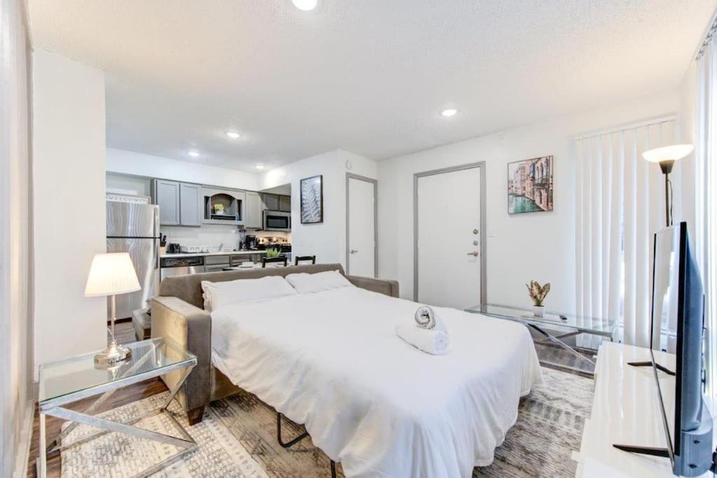 Lux Suite /King Bed /Free Parking/Pool/First Floor Houston Ngoại thất bức ảnh